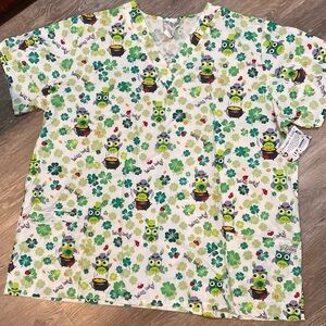 UA Scrubs St. Patrick’s Day Green Owl Print Scrub Top, NWT